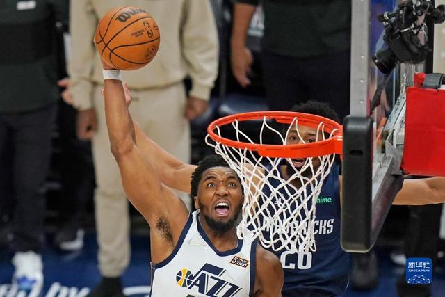 拜仁计划与诺伊尔续约，不打算提前召回努贝尔