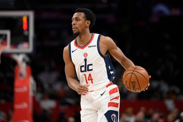 雄鹿大胜雷霆夺得NBA杯冠军 字母三双当选MVP