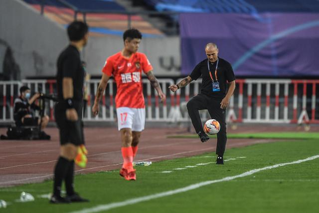 NBA新赛季正式揭幕 凯尔特人升起第18面冠军旗